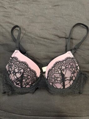 Lace-Overlay Push-Up Bra - Pink & Black